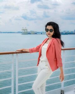 Ann Sheetal Instagram - Everything is temporary, emotions, thoughts, people and scenery. Don’t become attached, just flow with it. 
#PraisebetomyGod 
.
.
📷 @paulfotografy 
.
.
.
.
.
#happy #selflove #cruise #wanderlust #travel #loveyou #peace #quotes #moveon