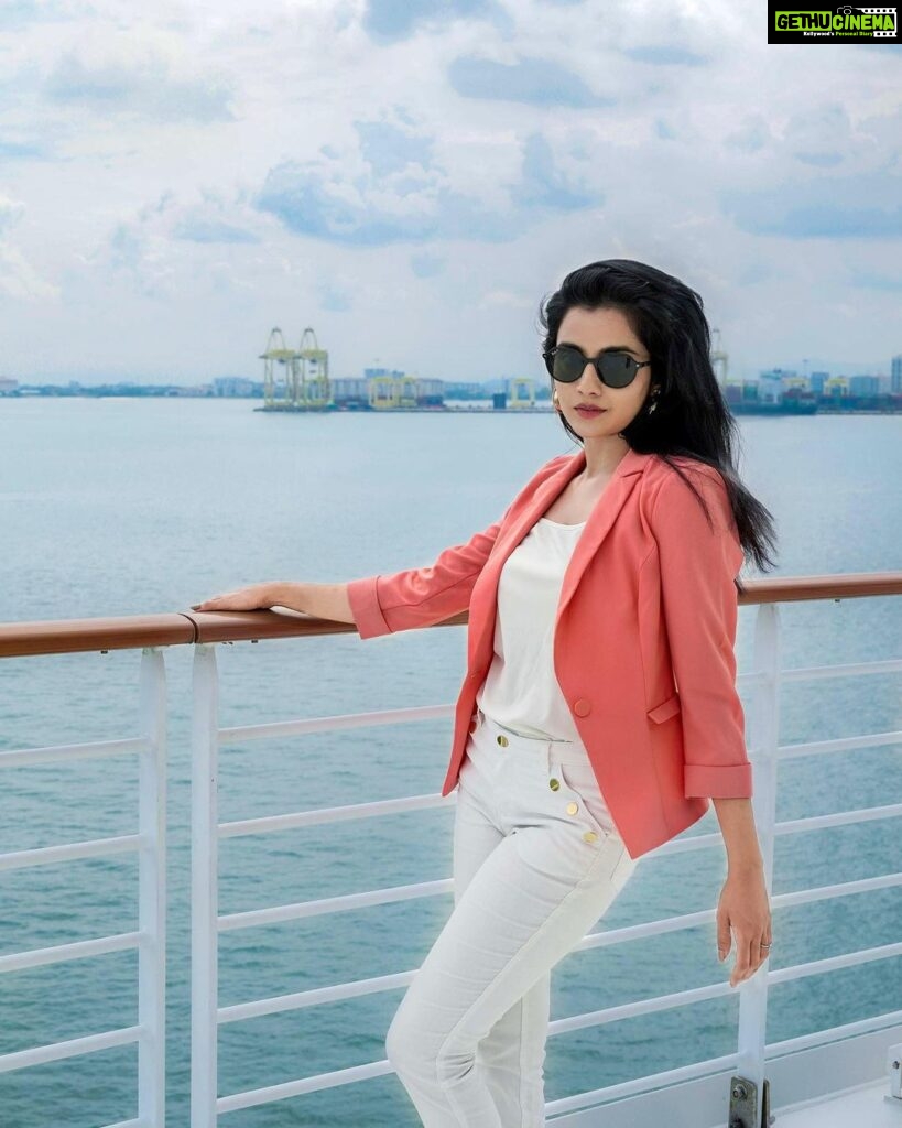 Ann Sheetal Instagram - Everything is temporary, emotions, thoughts, people and scenery. Don’t become attached, just flow with it. #PraisebetomyGod . . 📷 @paulfotografy . . . . . #happy #selflove #cruise #wanderlust #travel #loveyou #peace #quotes #moveon