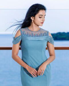 Ann Sheetal Instagram - Over the sea and under the sky 💙
#ThanksbetomyGod #PraisebetomyGod #Blessed 
.
.outfit @paris_de_boutique 
📸 @paulfotografy 
.
.
.
.
.
.
.
.
#sea #blue #paris #fashion #ootd #photooftheday #photography #ocean  #gown #happy #peace #random