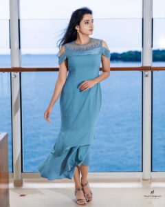 Ann Sheetal Instagram - Over the sea and under the sky 💙
#ThanksbetomyGod #PraisebetomyGod #Blessed 
.
.outfit @paris_de_boutique 
📸 @paulfotografy 
.
.
.
.
.
.
.
.
#sea #blue #paris #fashion #ootd #photooftheday #photography #ocean  #gown #happy #peace #random