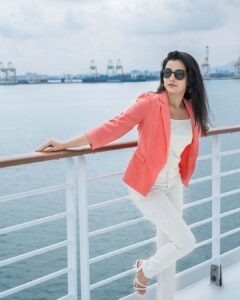 Ann Sheetal Instagram - Everything is temporary, emotions, thoughts, people and scenery. Don’t become attached, just flow with it. 
#PraisebetomyGod 
.
.
📷 @paulfotografy 
.
.
.
.
.
#happy #selflove #cruise #wanderlust #travel #loveyou #peace #quotes #moveon