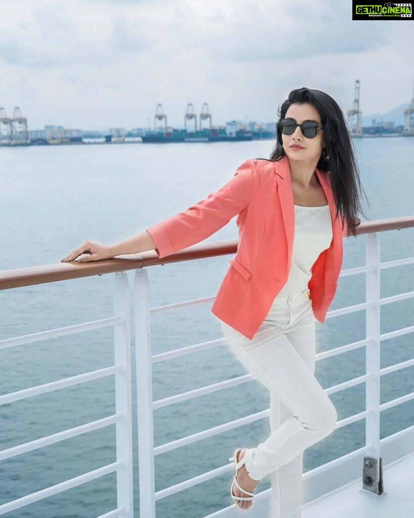 Ann Sheetal Instagram - Everything is temporary, emotions, thoughts, people and scenery. Don’t become attached, just flow with it. #PraisebetomyGod . . 📷 @paulfotografy . . . . . #happy #selflove #cruise #wanderlust #travel #loveyou #peace #quotes #moveon