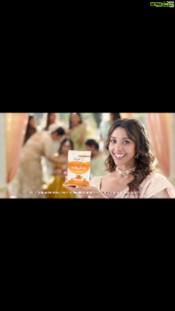 Anupriya Goenka Instagram - Health and grace!!! I will always remember that how unwell I was during this shoot - sore throat, cough, cold and fever and how equally encouraging and supportive the team was. In fact my director Dhruv, made me have haldi doodh - made of Puro haldi and it actually helped. Cause it really is pure and more efficient. Plus meeting the owners and seeing there dedication towards their product was quite inspiring too. Production House : @trinityfilms.in Director : @dhruv.tripathi Makeup and hair @kahkashaaaan Stylist @prachethestylist assisted by @styledby_bhakti Casted by @sanjeevmauryaofficial #ad #team #fun