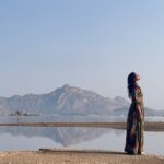 Anupriya Goenka Instagram - The most mesmerising experience… Shared with my lovely @coco_b_gutschi You have to be there to know what it does to you… Don’t miss it.. Jawai Dam in Bera, Rajasthan.. Where time stops! N for the best experience connect with @whcheetahgarhresort Wearing @_shrutisancheti —- hugggggssss ❤️ #stillness #mountains #water #me