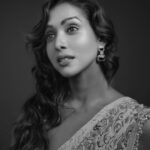 Anupriya Goenka Instagram - I love black and white.. but then the black is too black! And the white too white.. So I always get drawn to Greys.. N now I understand Greys, sometimes black or even white! Lol Also, being an actor helps.. Or it helps me in being an actor! :) Stylists- @stylebyrahilraja @arshadjrofficial Saree- @niveditasaboocouture Pr- @papillonpublicrelations Jewellery- @the_jewel_gallery 📸 @shahzadbhiwandiwala Hmu @kahkashaaaan Stylists- @stylebyrahilraja @arshadjrofficial Saree- @niveditasaboocouture Pr- @papillonpublicrelations Jewellery- @the_jewel_gallery 📸 @shahzadbhiwandiwala Hmu @kahkashaaaan
