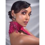 Anupriya Goenka Instagram - Everything works out!! Hold on. ❤️❤️ @filmfare @abhisheksharmastudio @stylebyrahilraja @arshadjrofficial 📸 @shahzadbhiwandiwala Makeup @nehaseehra Hair @yashdeeps7 #fyp #closeup #fashion #vintage