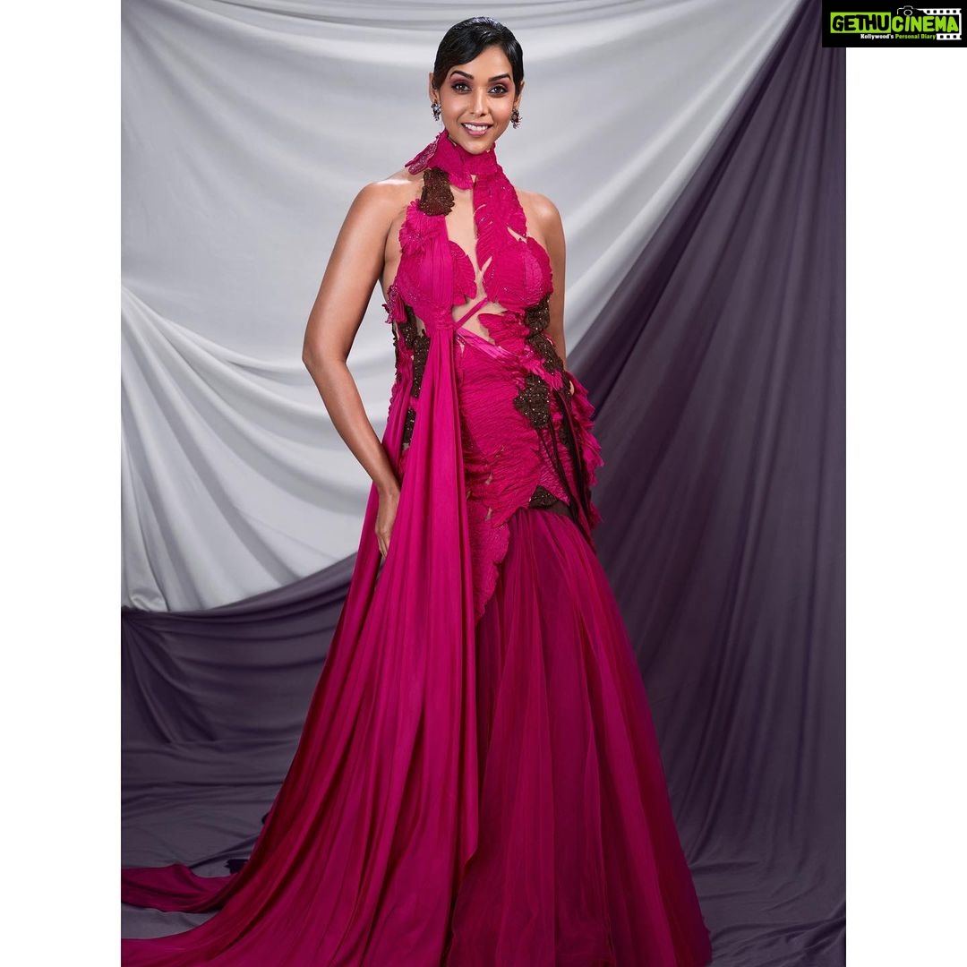 Anupriya Goenka Instagram - Strong women, don’t have attitude.. We have standards! -anonymous @filmfare @abhisheksharmastudio @atelierclout @stylebyrahilraja @arshadjrofficial @nehaseehra @yashdeeps7 @shahzadbhiwandiwala