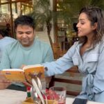 Anupriya Goenka Instagram - A poetic morning! Poems, words of the heart makes everyone feel as one! @vishal.bagh thank you, for your thoughts and expression. #virane tak jaana hai. @rajshekharis thank you for the beautiful songs n for reciting for us. @vaibhavrajgupta @gulaam_gouse_deewani This was fun 🤗❤️