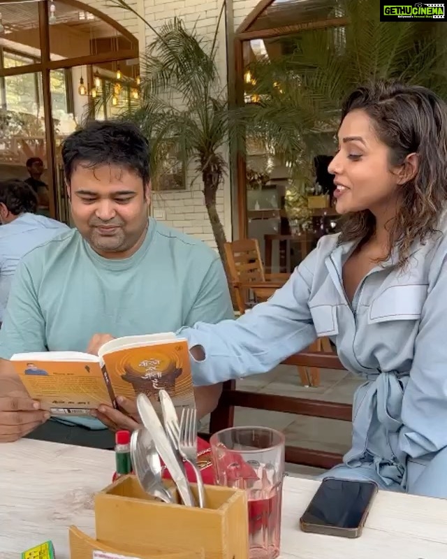 Anupriya Goenka Instagram - A poetic morning! Poems, words of the heart makes everyone feel as one! @vishal.bagh thank you, for your thoughts and expression. #virane tak jaana hai. @rajshekharis thank you for the beautiful songs n for reciting for us. @vaibhavrajgupta @gulaam_gouse_deewani This was fun 🤗❤️