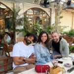 Anupriya Goenka Instagram - A poetic morning! Poems, words of the heart makes everyone feel as one! @vishal.bagh thank you, for your thoughts and expression. #virane tak jaana hai. @rajshekharis thank you for the beautiful songs n for reciting for us. @vaibhavrajgupta @gulaam_gouse_deewani This was fun 🤗❤️