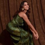 Anupriya Goenka Instagram - Go green.. 💚 Outfit- @nainasethofficial x @sonyashaikh Jewellery - @the_jewel_gallery Styled by @arshadjrofficial @stylebyrahilraja Hmu by the lovely @komzy_le Thank you for always having my back! ❤️ Pics @bhushanpunsephotography