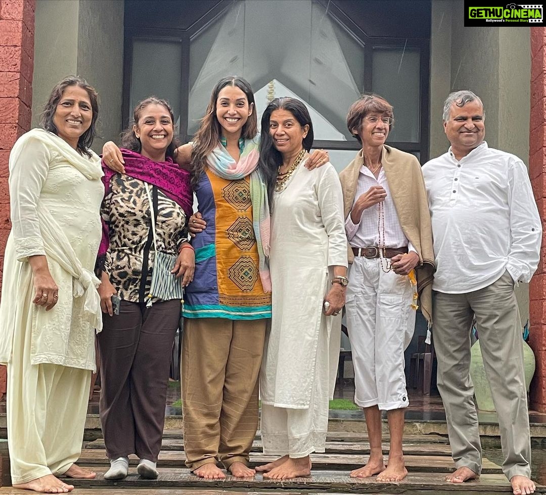 Anupriya Goenka Instagram - As we celebrate our 75th Independence Day. I pray that we all find independence from our fears, judgements, thinking patterns developed in years and embrace love, understanding, trust and breaking patterns/ old habits. Last 3 days were most beautiful for me. To see my family go thru a spiritual process together. We all were accepting, changing, flowing and glowing. 😀😀 3 most invigorating days we have spent together in a while. Thank you @aaditipohankar for introducing me to bodh. For being my guide and medium and hence my family’s. @iamroysanyal @actortrupti #nivi for being my companions during bodh2 and so amazing you all were there yesterday too mystically. Thank you Parn ji @Mitra.parn.official for the much needed guidance and insight. Shrestha ji @maitreyi_shreshtha for being there and holding our hand throughout. Dixit ji, for constantly giving me support and assurance. Shashi ji, Anupriya ji, Vandana ji and entire Maitribodh parivar for so much love and support and for taking care of my parents and brother so dedicatedly. And Maitreya Dadashriji for everything @maitreya_dadashreeji #shantikshetrapremgiriashram