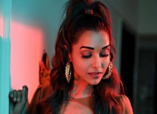 Anupriya Goenka Instagram - Eid Mubarak.. 🌙 May we bow down to wisdom.. May we look up to unity.. May we constantly self reflect. Outfit- @ahiclothing x @sonyashaikh Jewellery- @blingthingstore Stylist- @stylebyrahilraja @arshadjr official 📸 @theabhivalera Hmu @suprabha_jadhav @irshad__hair