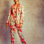 Anupriya Goenka Instagram – Note to self..
Mauj and Jasba..🌸🌸

Outfit @ranbirmukherjeeofficial styled by @stylebyrahilraja @arshadjrofficial 
📸 @theabhivalera 
Hmu @suprabha_jadhav @irshad__hair 

#fyp