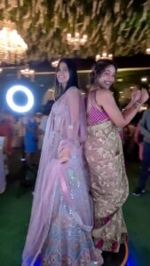Anupriya Goenka Instagram - The bridesmaids 💗💗💗

@aahanakumra ♥️🤗

#kaizikinikhilpadi 😃😃