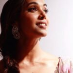 Anupriya Goenka Instagram - Kuch Lamhe.. 🌸 Saree-@kaaishabyshalini Pr- @papillonpublicrelations @ruhaninakra Hmu @kahkashaaaan Stylists- @stylebyrahilraja @arshadjrofficial Jewellery- @the_jewel_gallery 📸 @photographybybela