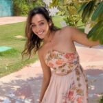 Anupriya Goenka Instagram - Memories of a lifetime…🤗 Thank you @khyathisolutions - Parneet for making our stay so wonderful and for constantly adjusting with my ever changing schedule 🙈 it’s been a pleasure to experience Jodhpur through you!!! N thank you for being there, when I fell ill.. warm hugggg! Wearing my favourite @_shrutisancheti #travel #memories #jodhpur #rajasthan #horses
