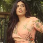Anurita Jha Instagram - 🌸 HAPPY DHANTERAS 🌸 Be blessed , be with your loved ones and spread happinesses… Outfit @gillorisocial Shot by very talented 📷 @sumit.baruah Hair @jiyajadhav66 Muah @me . . . . . . . . #reels #reelsinstagram #reelsvideo #insta #instareels #kesariya #dhanteras