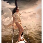 Anurita Jha Instagram - Minimalistic 😜😎 . . . . . . . . . . . . . . Pic @raj35mm The sailing by @sailingstargazer Muah @amitpardeshi.makeupartistv1977 . . . . . . . . . #insta #instafashion #instapic #instadaily #instalike #trending #trendingpics #trendingfashions #shoot #shootmode #photoshoot #sail