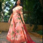 Anurita Jha Instagram - Love, light and happiness to you all.. wishing my insta circle a very happy and safe Dipawali 🪔🪔 . . . Outfit @gillorisocial Hair @jiyajadhav66 . . . . . #diwali #celebration #diwali celebrations #anurittakjha