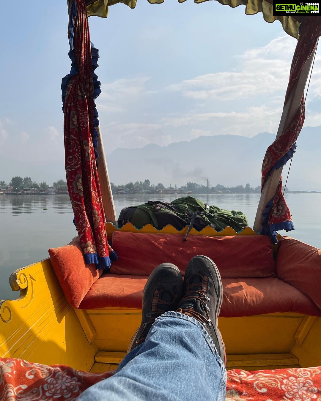 Anurita Jha Instagram - Pause and breathe …🤍🤍 . . . . . . #happiness #travel #kashmir Dal Lake