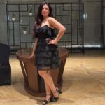 Anurita Jha Instagram - Dressing up and hair flips 😎 . . . . . . . . . . . . . #vanity #actor #anurittakjha Grand Hyatt Mumbai