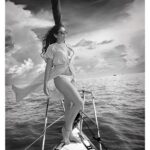 Anurita Jha Instagram - Minimalistic 😜😎 . . . . . . . . . . . . . . Pic @raj35mm The sailing by @sailingstargazer Muah @amitpardeshi.makeupartistv1977 . . . . . . . . . #insta #instafashion #instapic #instadaily #instalike #trending #trendingpics #trendingfashions #shoot #shootmode #photoshoot #sail