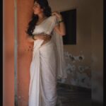 Anurita Jha Instagram - 🦢 🦢 🦢 🦢 🦢 🦢 . . . . . . . 📸 @sarikagangwal Hair @jiyajadhav66 Muah @sumangupta_mua Saree @yarn_india . . . . . . . . . #insta #instagram #saree #sareelove #indianwear #instagood #actor #actorslife #reels #reelsinstagram #anurittakjha
