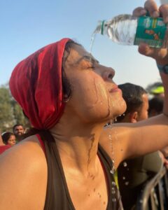 Anurita Jha Instagram - My first half @tatamummarathon 
What i talk about when i talk about running…
Last one year i have changed a lot..
I have gravitated towards doing things that makes my inner self happy.
Like Hiking Himalayan mountains, cycling and especially running.
 All these activities are very inspiring when u see someone else doing it…
But to get down and actually do them needs a lot of discipline and focus ..
Which means not attending most of the parties i was invited to( I’m an outcast &loner anyway) and valuing the food that goes in the body and sleeping on time( most important )
It has given me more emotional and mental stability, and disconnecting with the pain and negative thoughts at will ( even if partially) 
I could do all this cause i love it.
Do things u love and u’ll keep doing them…

Don’t get misguided by what everyone else is doing on social media.. find ur essence,its absolutely worth taking ur time.
On that note love to all ❤️❤️❤️

Thank u @akshay.wagh88 for encouraging me to participate in my 1st 10 k run, it all started from there.

Thank u @stridersmiles for the very systematic and thorough training that has helped me in getting better as a runner . 
.
.
.
.
.
.
#anurittakjha #tatamumbaimarathon2023 #21km