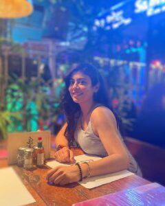 Anurita Jha Instagram - 🍿🍫
.
.
.
.
.
.
.

#vibes