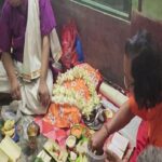 Aparajita Auddy Instagram - আলো কমে আসতে থাকে যখন নীরবতা জানান দিয়ে যায় সন্ধ্যা নামছে। তখন চলার গতি কমতে থাকে, দূরত্ব অনতিক্রম্য হয়ে ওঠে। ঢেউ এর দোলায় একঘেয়েমি লাগে আর বাতাসে শীতের ছোঁয়া, ঠান্ডা লাগার ভয়। নিশ্চুপ শর্তবিহীন সমর্পণ পরাজিত হয়ে ফিরে যায়, দূরের অচেনা জাহাজের চোখ ধাঁধানো আলোর কাছে