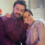 Aparajita Auddy Instagram - সুরক্ষা diagnostic center এর ৩০ বছরের পূর্তি উপলক্ষে কলকাতা সায়েন্স সিটি তে বিশেষ অনুষ্ঠান..... অনেকদিন পরে সাহেব আর আমি একসাথে সঞ্চালনা করলাম....সমস্ত গুণী ব্যক্তির সান্নিধ্যে জমজমাট অনুষ্ঠান... অনেক ধন্যবাদ ডাঃ সোমনাথ চট্টোপাধ্যায় কে কর্ণধার সুরক্ষা diagnostic center... সমস্ত সুরক্ষা পরিবার কে এবং অর্ণব এর পুরো টিম কে যারা সকলে মিলে এত সুন্দর একটা অনুষ্ঠান পরিচালনা করলো.... 🙏🙏🙏🙏