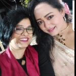 Aparajita Auddy Instagram - আমার এই দুই সখীর একই দিনে জন্মদিন ১৭ই জানুয়ারি। বন্ধুত্বের বয়স হলো ২৫....বাবারে বাবা এই আমায় কেউ পুরস্কার দিন আমি এদের পঁচিশ বছর সহ্য করছি ওদেরকেও দেবেন প্লিজ আমায় পঁচিশ বছর ২৪ ঘন্টা সহ্য করার জন্য 😁😁😁😁😁😅😅😅 শুভ জন্মদিন 😝