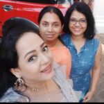 Aparajita Auddy Instagram - আমার এই দুই সখীর একই দিনে জন্মদিন ১৭ই জানুয়ারি। বন্ধুত্বের বয়স হলো ২৫....বাবারে বাবা এই আমায় কেউ পুরস্কার দিন আমি এদের পঁচিশ বছর সহ্য করছি ওদেরকেও দেবেন প্লিজ আমায় পঁচিশ বছর ২৪ ঘন্টা সহ্য করার জন্য 😁😁😁😁😁😅😅😅 শুভ জন্মদিন 😝