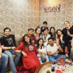 Aparajita Auddy Instagram - Yes, we need a big frame cause so many people can't fit into small hearts❣️❣️ #familytime #goodvibes Behala, Chowrasta