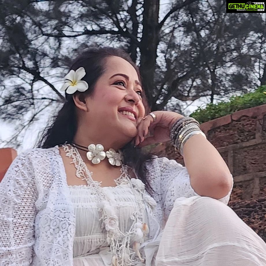 Aparajita Auddy Instagram - Adornment, what a science! Beauty, what a weapon! Modesty, what elegance!”#reelsindia#viral #Instagram