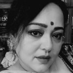 Aparajita Auddy Instagram - সাদা কালো সাদামাটা স্বপ্ন গুলো রঙিন