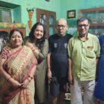 Aparajita Auddy Instagram - আমাদের বাড়ি..... অনেক স্মৃতি অনেক ভালোবাসা অনেক জমে থাকা অভিমানের মধ্যে ও আমাদের বাড়ি টা এখনও এক মুঠো ঠান্ডা বাতাসের মতো.... সব বাড়ির কিছু নিয়ম হয় আমাদের বাড়ির ও অনেক নিয়ম ছিল.... সেই নিয়মের খানিক বাইরেই ছিলো আমার ভাবনা তাই কাজ গুলো আলাদা ছিলো..... এক প্রকারে ভিন্নমত আমার তাই আমারই আমি ছিলাম আমার মতো করে কিন্তু প্রভাব বা সাংস্কৃতি টা আমার এখনো আমার অনেক টা বাড়ির মতই..... যেমন বড়দের ভাবনা বা তাদের ইগো কে মেনে নিয়ে চলা.... সেটা আমরা কখনোই ভাঙিনি.... সেটা কে সম্মান জানিয়ে এক টা অদৃশ্য দেয়াল ছিলো যেটা ভাঙার সাহস আমাদের বর্তমান প্রজন্মের ছিলো না..... আজ মায়ের মৃত্যুর পর বর্তমান টাই শাশ্বত তাই আমরা বাঁধন ভেঙে সবাই আজ এক ফ্রেমে.... আমি বিশ্বাস করি জীবনে কিছু নাহি রয় তোমার আমার পরাজয়.... শুধুই ব্যবহার আর কাজ টা থেকে যাবে...... আর পরের প্রজন্মের কাছে থাকবে আমার শিক্ষা বাকি সবটাই মাটি আর মিথ্যে মায়া..... আজকের দিনটা বিরাট এক টা পাওনা সবার সামনে আমার দুই পরিবারের চিত্র টা দেখাতে পারলাম.... আমার দাদা কে সবাই চেনেন তার বাইরে আমার আর এক দাদা আছেন বড় দাদা ছোট বেলায় আমরা বলতাম আমরা দুই ভাই এক বোন কখনো বলিনি জেঠুর ছেলে.. আছেন বৌদি ভাইপো এবং আমার রানী দিদি যিনি জীবনের শেষ দিনে ও মায়ের হাত ছাড়েন নি মায়ের মুখে শেষ জল টা রানী দিদি দিয়েছেন.... আমার শ্বশুর বাড়িতে আমরা ১০০. জনের পরিবার সবাইকে নিয়ে.... আজ আমার বাড়ির সবাই মিলে আমরা,, ১০৫.।মা আমাদের এক করে দিলেন.... বাকি গল্প আরো নতুন আর রঙিন হোক এবং ক্রমশ থাকুক এটাই ইশ্বরের কাছে কামনা... এই ছবি গুলো তে special হলো আমার পুতুলের ঘর,আমার বড় মার যত্ন নিয়ে সাজানো পুতুল... পুরোনো পাখা এখনও ঘোরে... এবং ঠাকুর দাদাল লাঠি, আমার ঠাকুমার ঘর যেটি এখন ঠাকুর ঘর.... আমরা সত্যি খুব ছাপোশা কিন্তু খুব সত্যি..