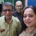 Aparajita Auddy Instagram - আমাদের বাড়ি..... অনেক স্মৃতি অনেক ভালোবাসা অনেক জমে থাকা অভিমানের মধ্যে ও আমাদের বাড়ি টা এখনও এক মুঠো ঠান্ডা বাতাসের মতো.... সব বাড়ির কিছু নিয়ম হয় আমাদের বাড়ির ও অনেক নিয়ম ছিল.... সেই নিয়মের খানিক বাইরেই ছিলো আমার ভাবনা তাই কাজ গুলো আলাদা ছিলো..... এক প্রকারে ভিন্নমত আমার তাই আমারই আমি ছিলাম আমার মতো করে কিন্তু প্রভাব বা সাংস্কৃতি টা আমার এখনো আমার অনেক টা বাড়ির মতই..... যেমন বড়দের ভাবনা বা তাদের ইগো কে মেনে নিয়ে চলা.... সেটা আমরা কখনোই ভাঙিনি.... সেটা কে সম্মান জানিয়ে এক টা অদৃশ্য দেয়াল ছিলো যেটা ভাঙার সাহস আমাদের বর্তমান প্রজন্মের ছিলো না..... আজ মায়ের মৃত্যুর পর বর্তমান টাই শাশ্বত তাই আমরা বাঁধন ভেঙে সবাই আজ এক ফ্রেমে.... আমি বিশ্বাস করি জীবনে কিছু নাহি রয় তোমার আমার পরাজয়.... শুধুই ব্যবহার আর কাজ টা থেকে যাবে...... আর পরের প্রজন্মের কাছে থাকবে আমার শিক্ষা বাকি সবটাই মাটি আর মিথ্যে মায়া..... আজকের দিনটা বিরাট এক টা পাওনা সবার সামনে আমার দুই পরিবারের চিত্র টা দেখাতে পারলাম.... আমার দাদা কে সবাই চেনেন তার বাইরে আমার আর এক দাদা আছেন বড় দাদা ছোট বেলায় আমরা বলতাম আমরা দুই ভাই এক বোন কখনো বলিনি জেঠুর ছেলে.. আছেন বৌদি ভাইপো এবং আমার রানী দিদি যিনি জীবনের শেষ দিনে ও মায়ের হাত ছাড়েন নি মায়ের মুখে শেষ জল টা রানী দিদি দিয়েছেন.... আমার শ্বশুর বাড়িতে আমরা ১০০. জনের পরিবার সবাইকে নিয়ে.... আজ আমার বাড়ির সবাই মিলে আমরা,, ১০৫.।মা আমাদের এক করে দিলেন.... বাকি গল্প আরো নতুন আর রঙিন হোক এবং ক্রমশ থাকুক এটাই ইশ্বরের কাছে কামনা... এই ছবি গুলো তে special হলো আমার পুতুলের ঘর,আমার বড় মার যত্ন নিয়ে সাজানো পুতুল... পুরোনো পাখা এখনও ঘোরে... এবং ঠাকুর দাদাল লাঠি, আমার ঠাকুমার ঘর যেটি এখন ঠাকুর ঘর.... আমরা সত্যি খুব ছাপোশা কিন্তু খুব সত্যি..