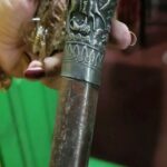 Aparajita Auddy Instagram - আমাদের বাড়ি..... অনেক স্মৃতি অনেক ভালোবাসা অনেক জমে থাকা অভিমানের মধ্যে ও আমাদের বাড়ি টা এখনও এক মুঠো ঠান্ডা বাতাসের মতো.... সব বাড়ির কিছু নিয়ম হয় আমাদের বাড়ির ও অনেক নিয়ম ছিল.... সেই নিয়মের খানিক বাইরেই ছিলো আমার ভাবনা তাই কাজ গুলো আলাদা ছিলো..... এক প্রকারে ভিন্নমত আমার তাই আমারই আমি ছিলাম আমার মতো করে কিন্তু প্রভাব বা সাংস্কৃতি টা আমার এখনো আমার অনেক টা বাড়ির মতই..... যেমন বড়দের ভাবনা বা তাদের ইগো কে মেনে নিয়ে চলা.... সেটা আমরা কখনোই ভাঙিনি.... সেটা কে সম্মান জানিয়ে এক টা অদৃশ্য দেয়াল ছিলো যেটা ভাঙার সাহস আমাদের বর্তমান প্রজন্মের ছিলো না..... আজ মায়ের মৃত্যুর পর বর্তমান টাই শাশ্বত তাই আমরা বাঁধন ভেঙে সবাই আজ এক ফ্রেমে.... আমি বিশ্বাস করি জীবনে কিছু নাহি রয় তোমার আমার পরাজয়.... শুধুই ব্যবহার আর কাজ টা থেকে যাবে...... আর পরের প্রজন্মের কাছে থাকবে আমার শিক্ষা বাকি সবটাই মাটি আর মিথ্যে মায়া..... আজকের দিনটা বিরাট এক টা পাওনা সবার সামনে আমার দুই পরিবারের চিত্র টা দেখাতে পারলাম.... আমার দাদা কে সবাই চেনেন তার বাইরে আমার আর এক দাদা আছেন বড় দাদা ছোট বেলায় আমরা বলতাম আমরা দুই ভাই এক বোন কখনো বলিনি জেঠুর ছেলে.. আছেন বৌদি ভাইপো এবং আমার রানী দিদি যিনি জীবনের শেষ দিনে ও মায়ের হাত ছাড়েন নি মায়ের মুখে শেষ জল টা রানী দিদি দিয়েছেন.... আমার শ্বশুর বাড়িতে আমরা ১০০. জনের পরিবার সবাইকে নিয়ে.... আজ আমার বাড়ির সবাই মিলে আমরা,, ১০৫.।মা আমাদের এক করে দিলেন.... বাকি গল্প আরো নতুন আর রঙিন হোক এবং ক্রমশ থাকুক এটাই ইশ্বরের কাছে কামনা... এই ছবি গুলো তে special হলো আমার পুতুলের ঘর,আমার বড় মার যত্ন নিয়ে সাজানো পুতুল... পুরোনো পাখা এখনও ঘোরে... এবং আমার ঠাকুর দাদা র লাঠি, আমার ঠাকুমার ঘর যেটি এখন ঠাকুর ঘর.... আমরা সত্যি খুব ছাপোশা কিন্তু খুব সত্যি..