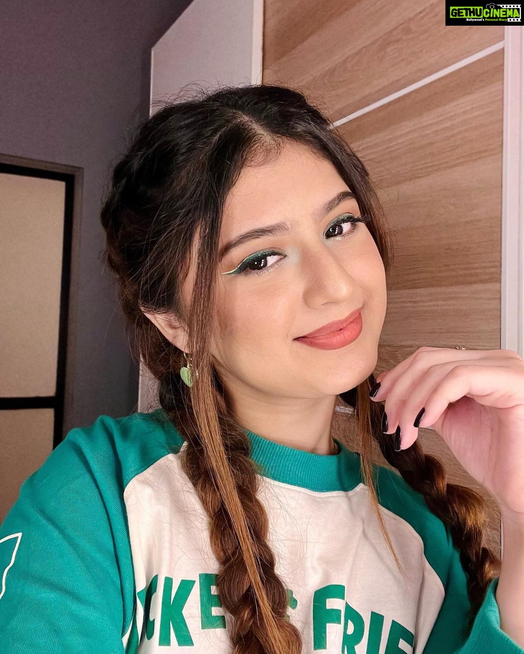 Arishfa Khan Instagram - MISHY MEπ I make this beautiful shade by using ( Miss mischief and Cherry chocolate ) ππ Do you guys like this shade? Lemme know in the comment section π€© Order yours now at 549/- rupees (each) or Carry me along bundle from www.mishymecosmetics.com π₯° #mishymecosmetics