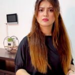 Arishfa Khan Instagram - Do hi toh hai option🤷🏻‍♀️ • #100ReelsByAK #Reel96 #Day30 #arishfakhan #tumnetohkahatha #comedy #funny #reels #reelsinstagram #reelitfeelit