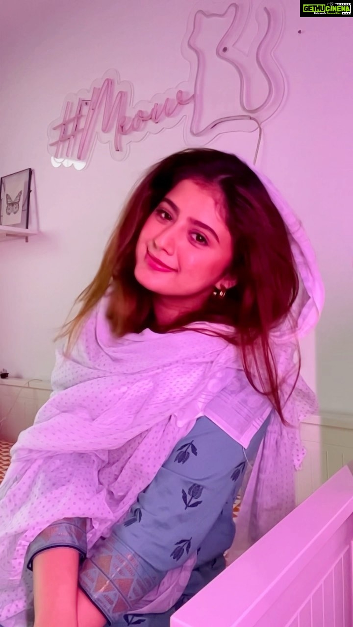 Arishfa Khan Instagram - SubhanAllah🌸❤️ • #100ReelsByAK #Reel80 #Day25 #arishfakhan #subhanallah #transition #transformation #slowmotion #reels #reelsinstagram #reelitfeelit