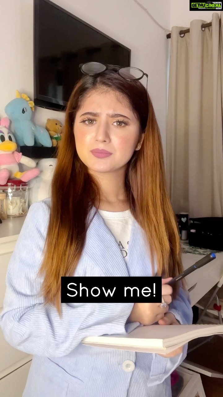 Arishfa Khan Instagram - MAM YOUR FINGER IS BROKEN😕🤦🏻♀️ • • #100ReelsByAK #Reel64 #Day20 #arishfakhan #whatistheproblem #comedy #funny #drandpatient #reels #reelsinstagram #reelitfeelit