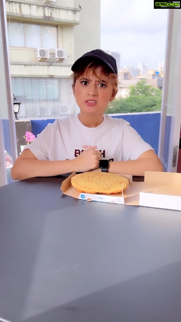 Arishfa Khan Instagram - Jab bhook lagti hai tab dimaag kaam nahi karta๐
๐ . ๐: @thribecreatorslab โค๏ธ . #100ReelsByAK #Reel13 #Day05 #arishfakhan #kabaayegamerapizza #comedy #funny #reels #reelsinstagram #reelitfeelit