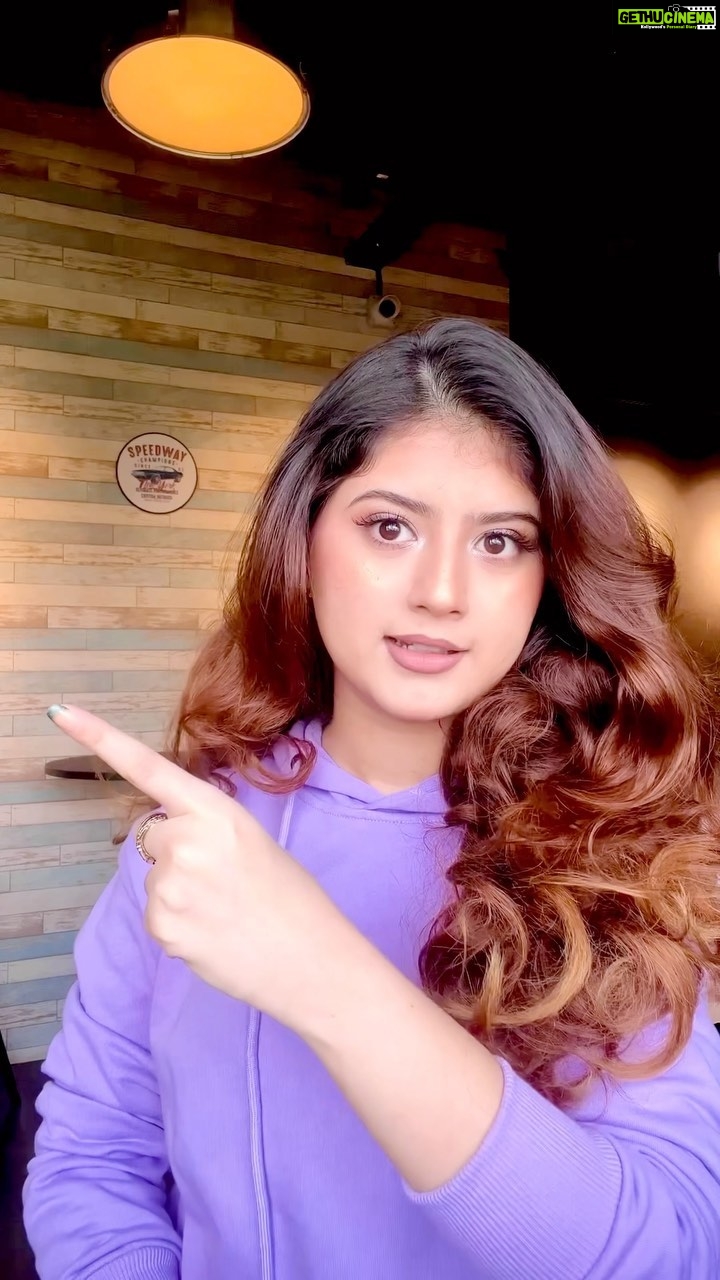 Arishfa Khan Instagram - Aai baat samaj? 🤣💜 📍: @thribecreatorslab