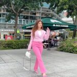 Arishfa Khan Instagram - I want it, I get it💗⛓ Throwback to Singapore. More videos coming soon!!💎 #arishfakhan #iwantitigetit #7rings #merlion #singapore #slowmo #reels #reelsinstagram #reelitfeelit Merlion Park • Singapore