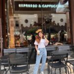 Arishfa Khan Instagram - Coffee in one hand, Confidence in other!🧋🤍 #throwback #singapore Universal Studios Singapore
