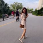 Arishfa Khan Instagram - GARDENS BY THE BAY!! 🌴🪵 #snacted #transition #gardenbythebay #trip #fun #reels #reelsinstagram #reelitfeelit Gardens by the bay