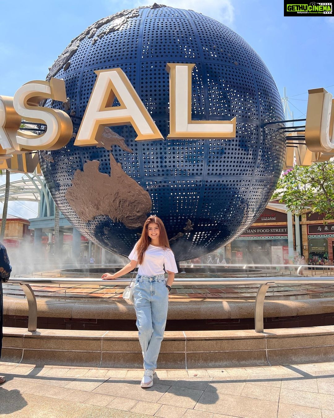 Arishfa Khan Instagram - Day 01 in Singapore✨😍🌎 #universalstudios #singapore #trip #happiness Universal Studios Singapore